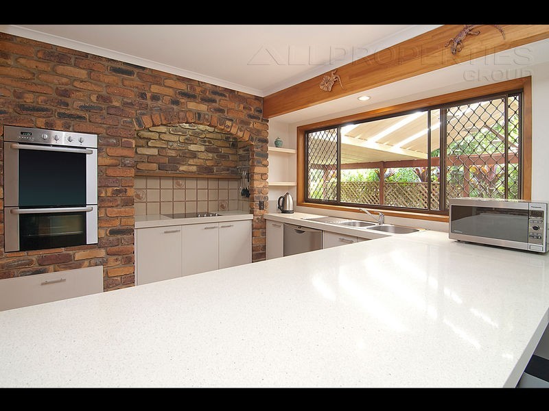 15 Allanadale Ct, Forestdale QLD 4118