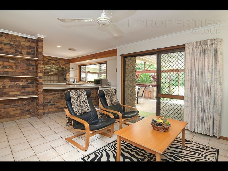 15 Allanadale Ct, Forestdale QLD 4118