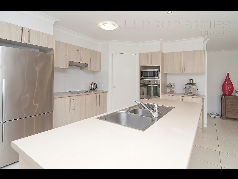 10 Sunridge Crct, Bahrs Scrub QLD 4207
