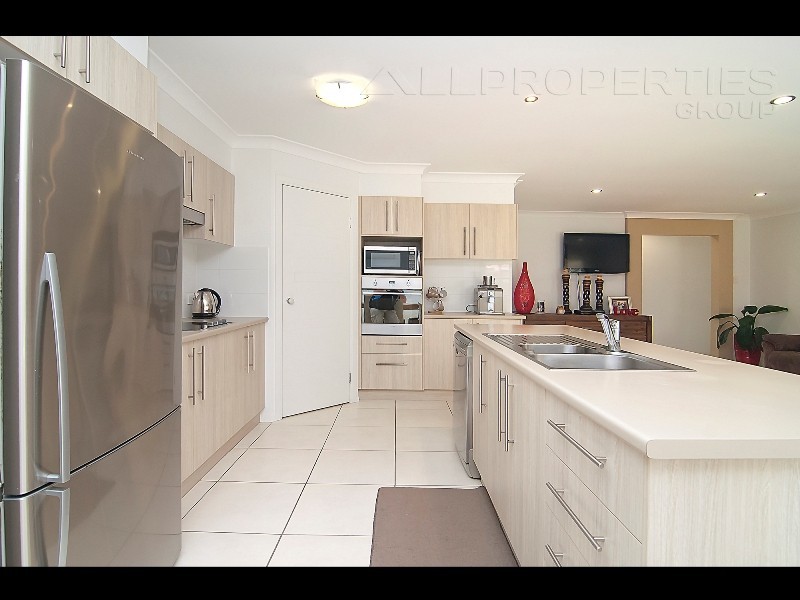 10 Sunridge Crct, Bahrs Scrub QLD 4207