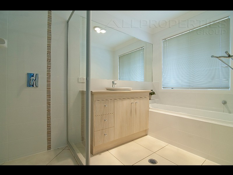 10 Sunridge Crct, Bahrs Scrub QLD 4207