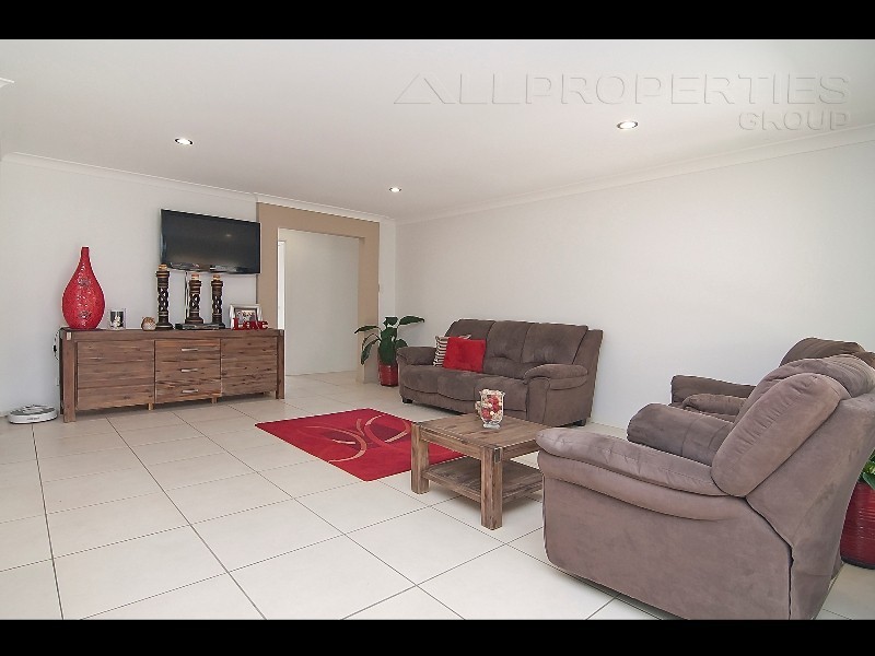 10 Sunridge Crct, Bahrs Scrub QLD 4207