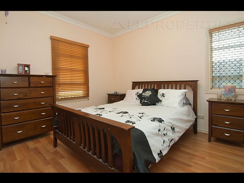 4 Thornton Close, Forest Lake QLD 4078