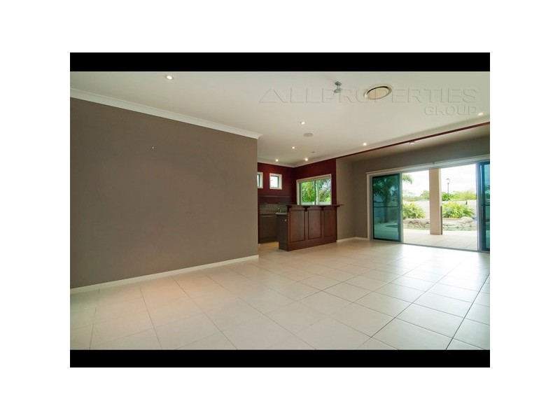 8 Riviera Way, Forest Lake QLD 4078