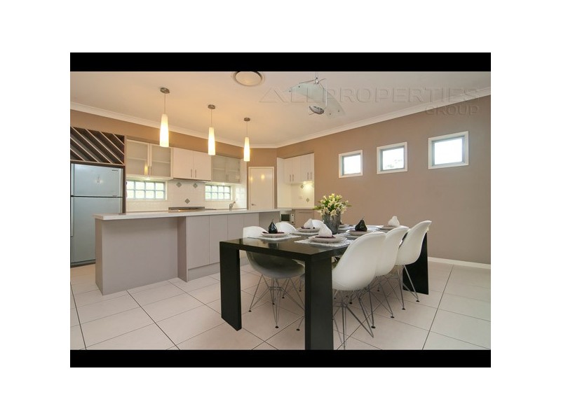 8 Riviera Way, Forest Lake QLD 4078