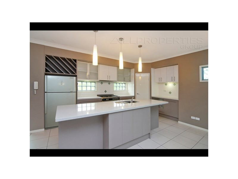 8 Riviera Way, Forest Lake QLD 4078