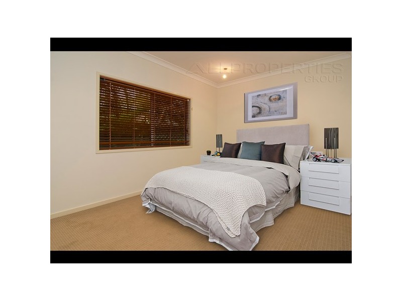 8 Riviera Way, Forest Lake QLD 4078