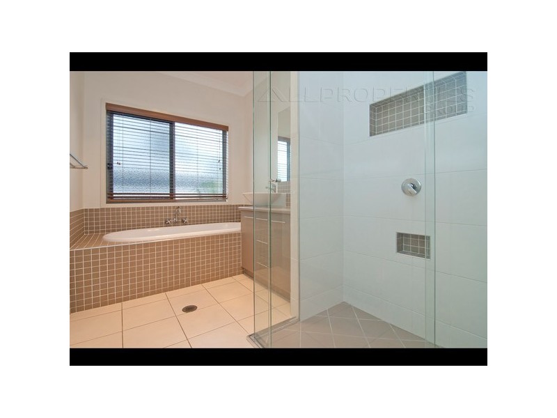 8 Riviera Way, Forest Lake QLD 4078