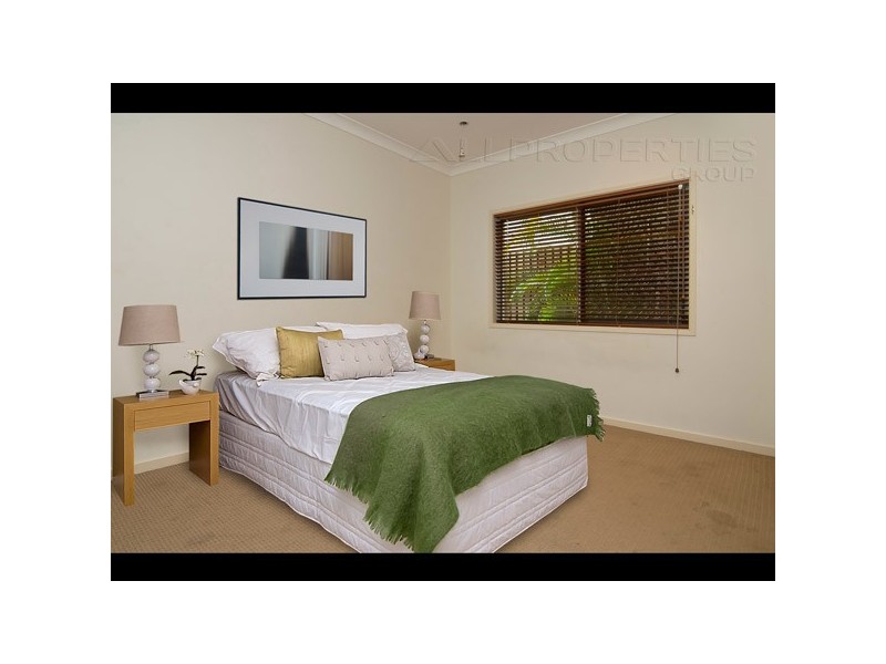 8 Riviera Way, Forest Lake QLD 4078