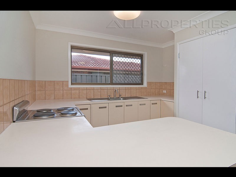 31 Peverell Street, Hillcrest QLD 4118