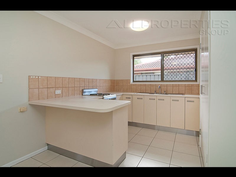 31 Peverell Street, Hillcrest QLD 4118