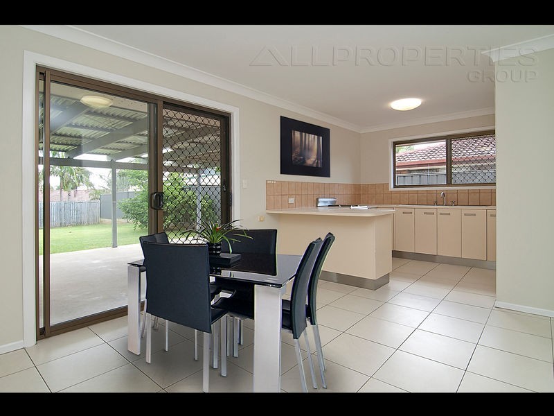 31 Peverell Street, Hillcrest QLD 4118