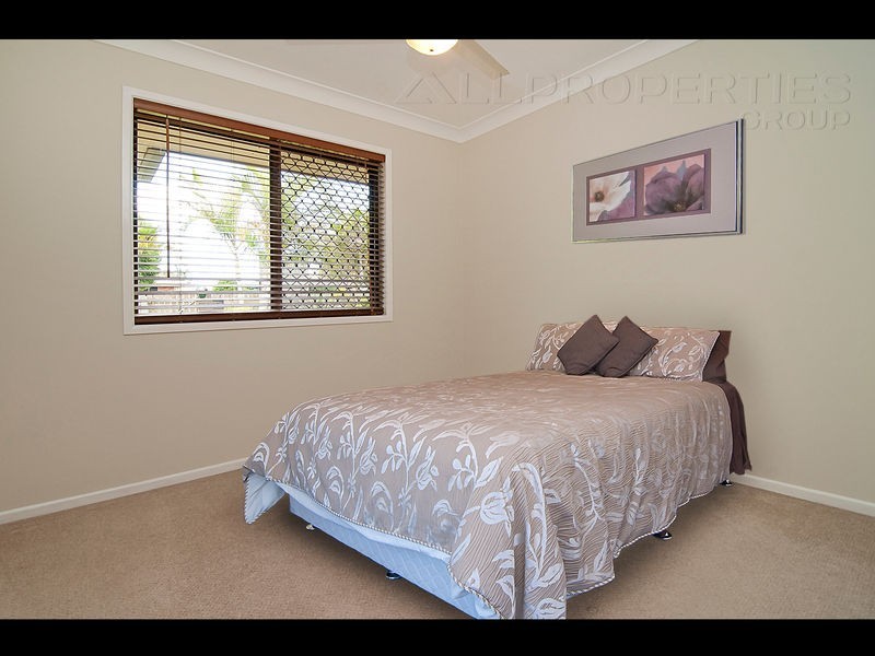 31 Peverell Street, Hillcrest QLD 4118