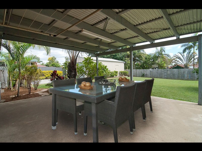 31 Peverell Street, Hillcrest QLD 4118