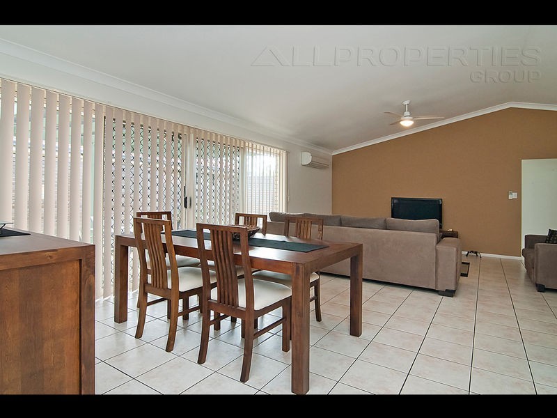 13 Harrison Cr, Forest Lake QLD 4078