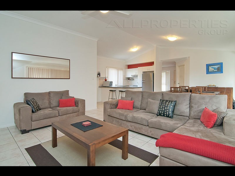 13 Harrison Cr, Forest Lake QLD 4078