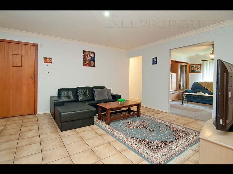 126 Owens Cres, Regents Park QLD 4118