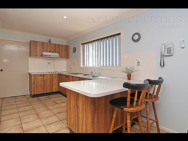 126 Owens Cres, Regents Park QLD 4118