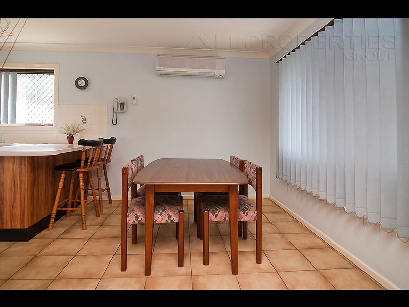 126 Owens Cres, Regents Park QLD 4118