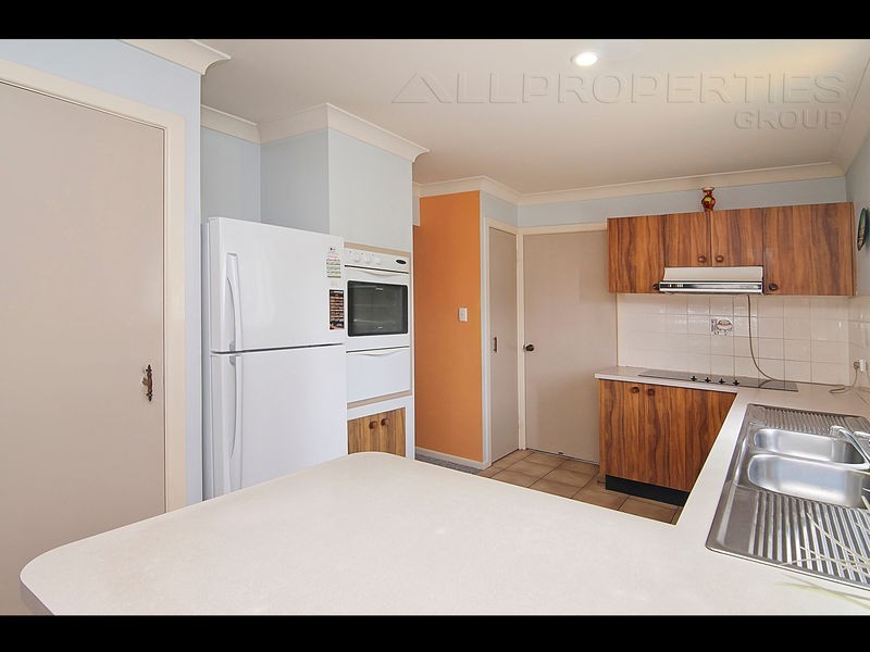 126 Owens Cres, Regents Park QLD 4118