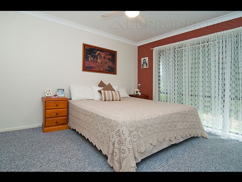 126 Owens Cres, Regents Park QLD 4118