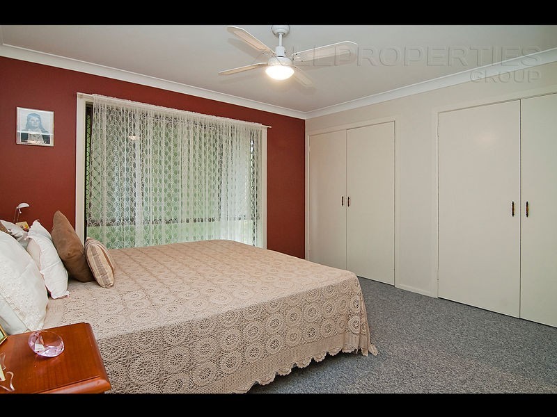 126 Owens Cres, Regents Park QLD 4118