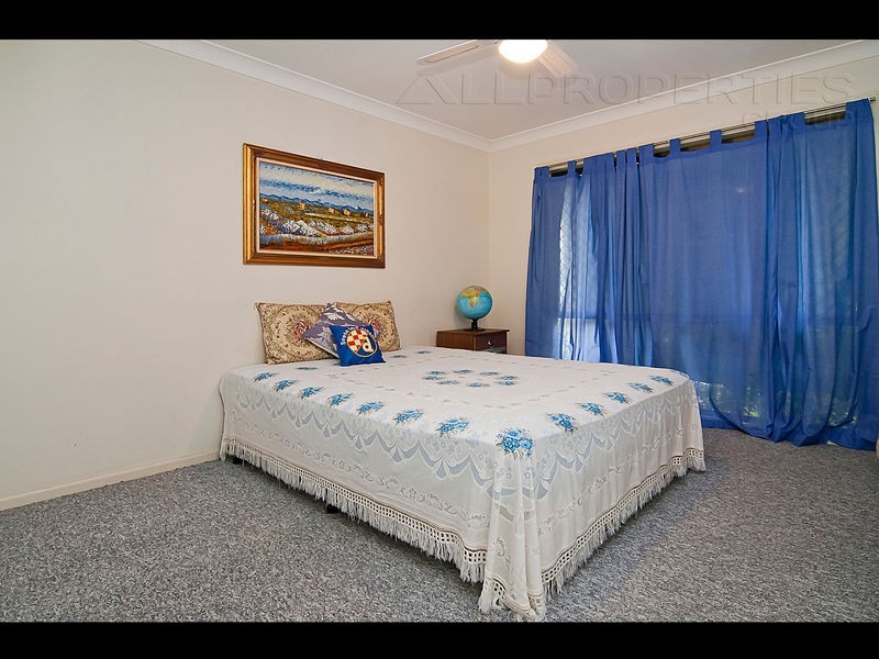 126 Owens Cres, Regents Park QLD 4118