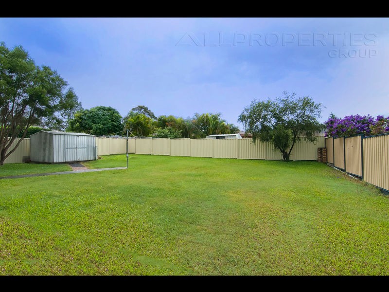 126 Owens Cres, Regents Park QLD 4118