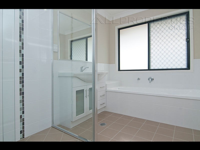 4 Kenny Close, Forest Lake QLD 4078