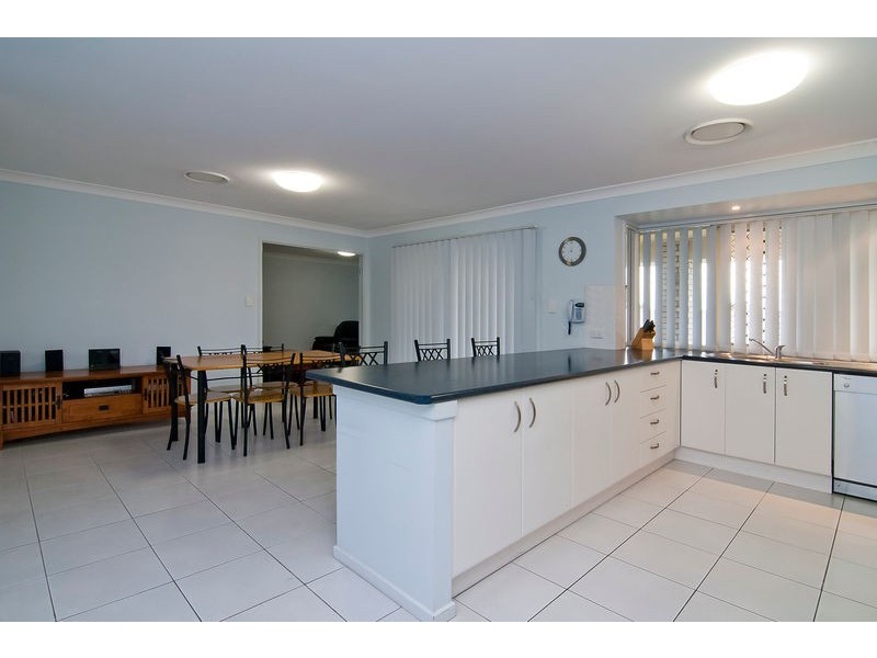 15 Bobbie St, Parkinson QLD 4115