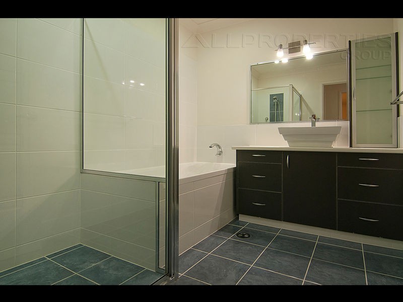 15 Doulton Street, Calamvale QLD 4116