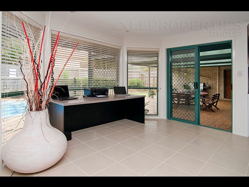 12 Carlisle Pl, Parkinson QLD 4115