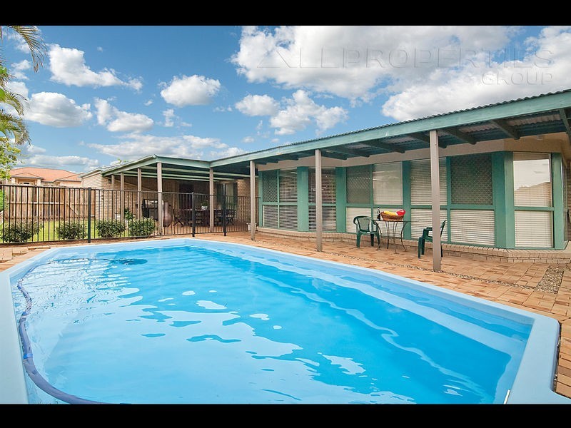 12 Carlisle Pl, Parkinson QLD 4115