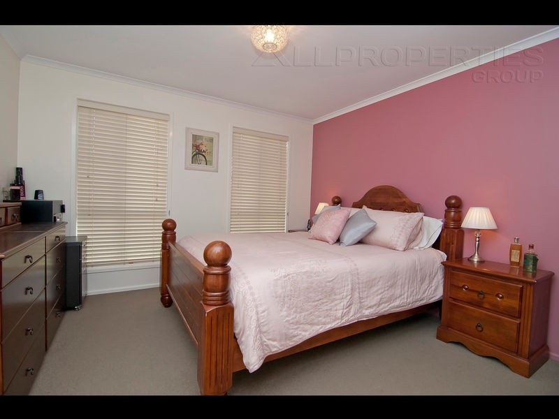 12 Carlisle Pl, Parkinson QLD 4115