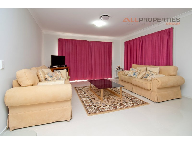 27 Wirewood Place, Heathwood QLD 4110