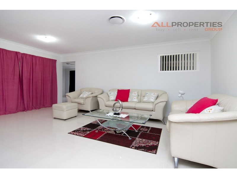 27 Wirewood Place, Heathwood QLD 4110