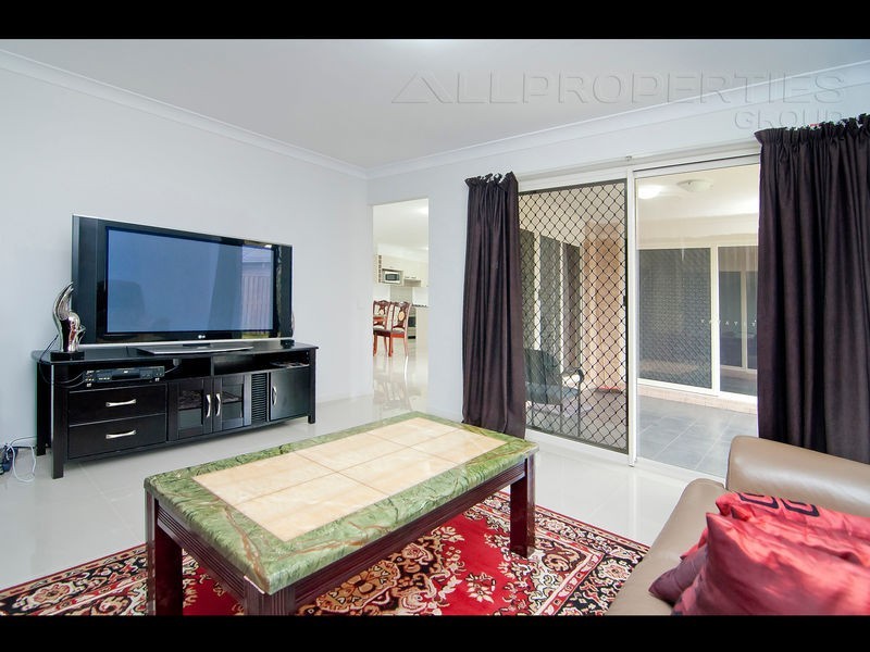 27 Wirewood Place, Heathwood QLD 4110