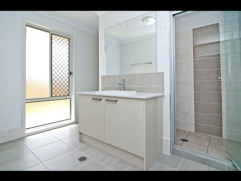 27 Wirewood Place, Heathwood QLD 4110