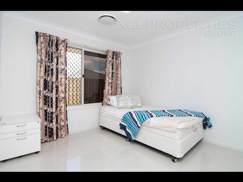 27 Wirewood Place, Heathwood QLD 4110