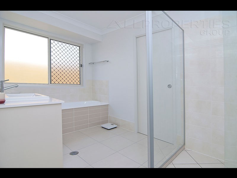 27 Wirewood Place, Heathwood QLD 4110