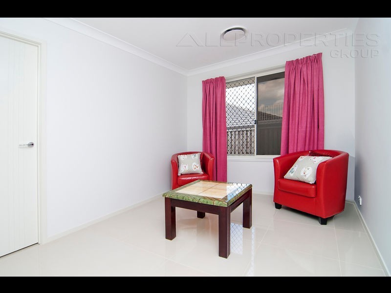 27 Wirewood Place, Heathwood QLD 4110