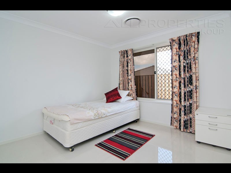 27 Wirewood Place, Heathwood QLD 4110