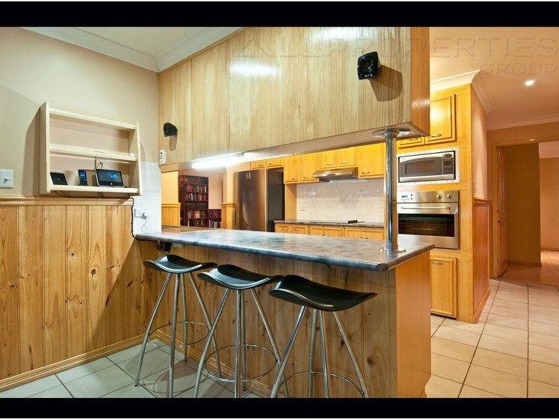 15 Stringybark Street, Regents Park QLD 4118