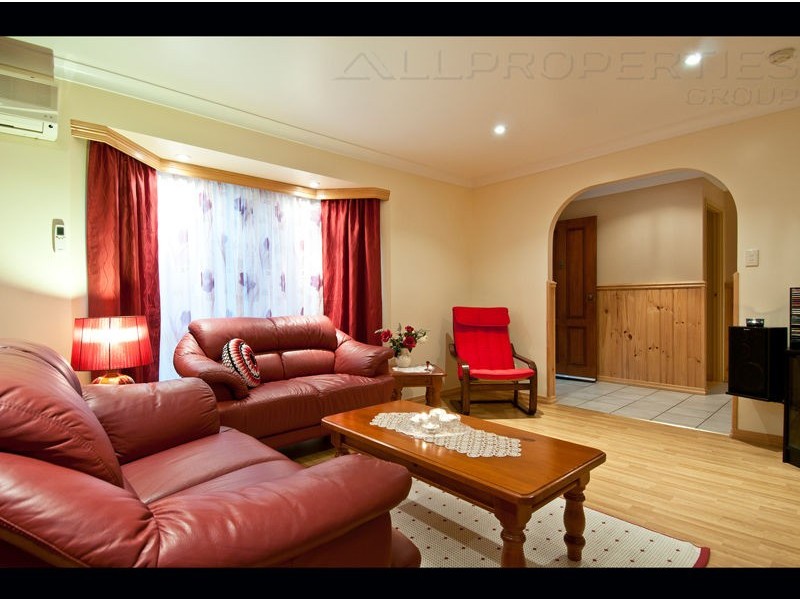 15 Stringybark Street, Regents Park QLD 4118