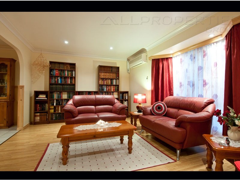 15 Stringybark Street, Regents Park QLD 4118