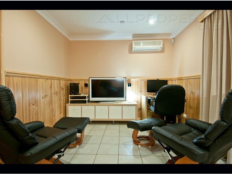 15 Stringybark Street, Regents Park QLD 4118