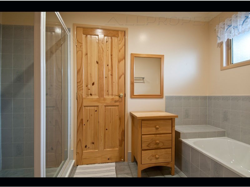 15 Stringybark Street, Regents Park QLD 4118