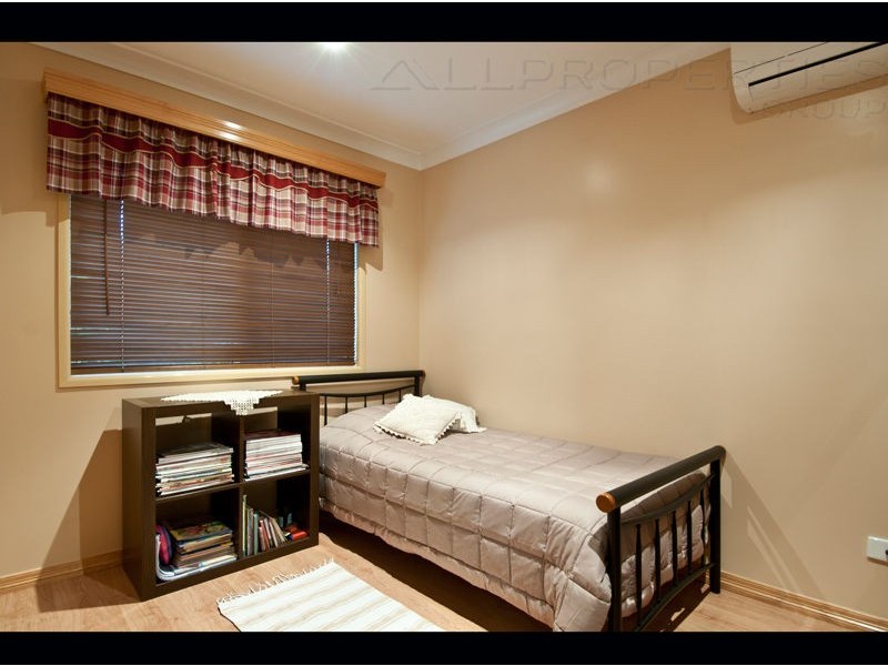 15 Stringybark Street, Regents Park QLD 4118