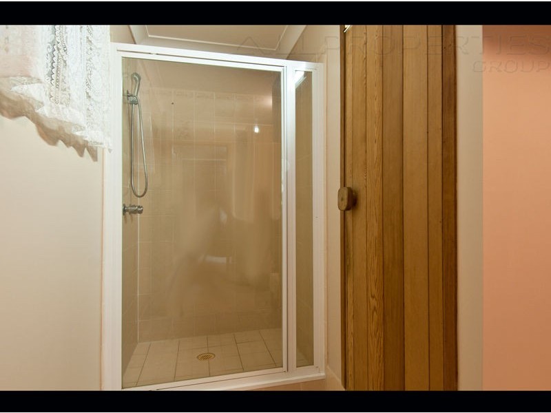 15 Stringybark Street, Regents Park QLD 4118