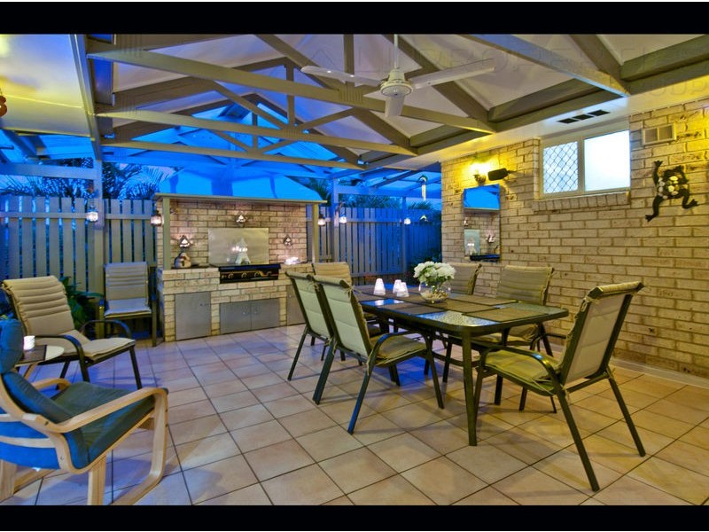 15 Stringybark Street, Regents Park QLD 4118